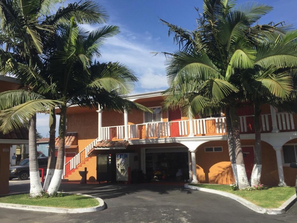 Paradise Inn & Suites