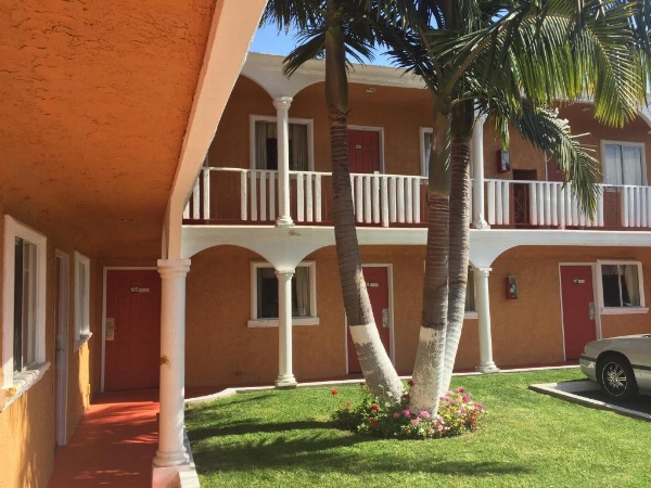 Paradise Inn & Suites image 1